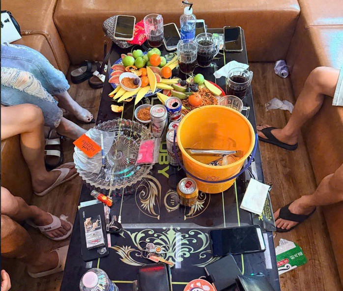 Lật tẩy bí mật trong phòng VIP quán karaoke ở Đà Nẵng - 1