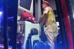 Phạt gần 2,3 tỉ đồng sau khi điện thoại của Cục trưởng CSGT nhận 50 phản ánh xe khách nhồi nhét