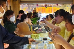 Giá vàng hôm nay 25-2: Vàng thế giới giảm mạnh