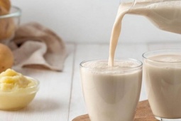 Mặt nạ từ khoai tây và sữa tươi đánh bay vẻ mệt mỏi, giúp làn da sáng bừng sau Tết