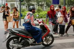 'Người đi bộ - kẻ yếu thế trên đường'