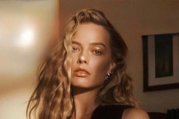 Mỹ nhân đóng loạt cảnh nóng gây sốc trong phim 18+ 'Đồi gió hú'