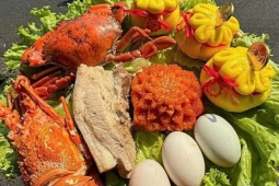 Mâm cỗ tôm hùm, cua Cà Mau giá rẻ 'cháy hàng' dịp vía Thần Tài
