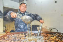 Từ trẻ mồ côi thành ông chủ chuỗi nhà hàng