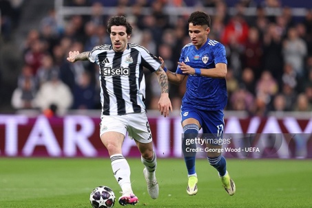 Video bóng đá Newcastle - Qarabag: Rượt đuổi 5 bàn kịch tính (Cúp C1)