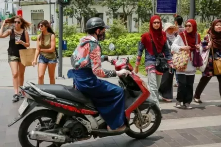 'Người đi bộ - kẻ yếu thế trên đường'