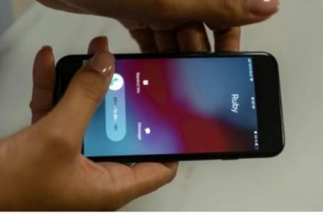 Tại sao iPhone không có nút từ chối cuộc gọi khi màn hình khóa