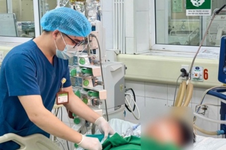 20 năm 'mở mắt ra là uống rượu', người đàn ông nôn 1 lít máu, suýt mất mạng