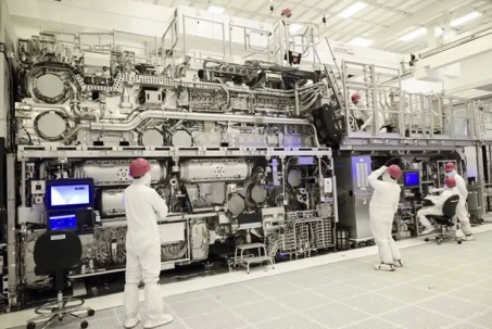 Cỗ máy in chip "nóng hơn cả mặt trời" với sức mạnh không tưởng