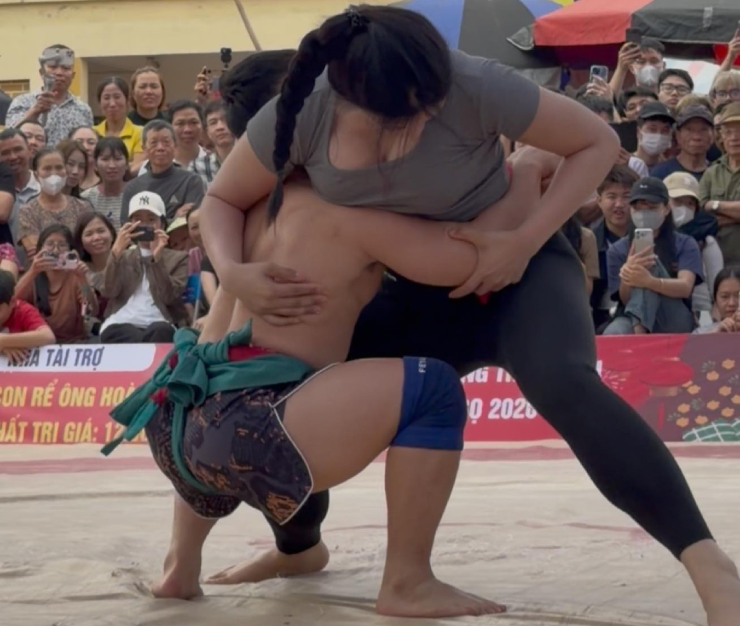 Trận đấu mới đây giữa Hồng Sơn và Anh Thơ gây sốt mạng xã hội