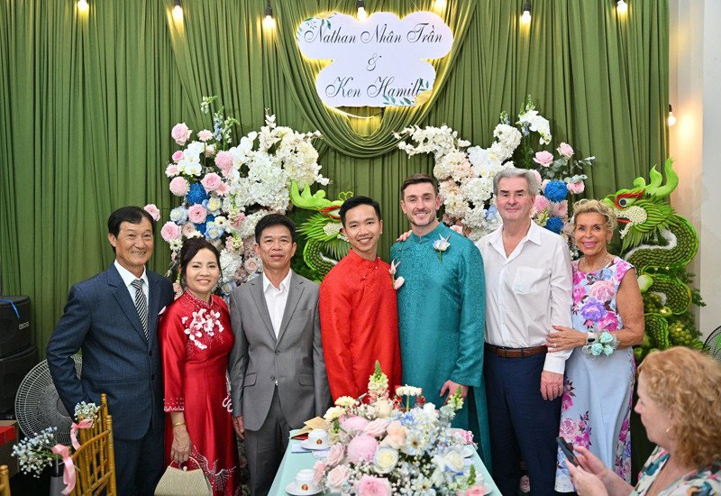 Đám cưới được tổ chức theo nghi thức truyền thống của người Việt&nbsp;