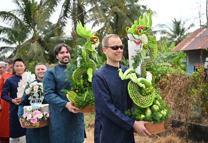 Đám cưới được tổ chức theo nghi thức truyền thống của người Việt&nbsp;