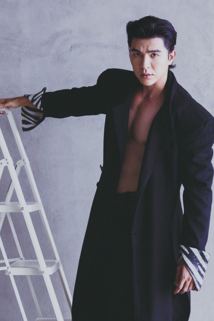 Anh cho biết, động lực để tiếp tục không chỉ đến từ đam mê, mà còn từ những người luôn âm thầm ủng hộ phía sau. Anh chia sẻ: “Ngày xưa, tôi không có nhiều fan lắm đâu. Có một số bạn biết tôi từ chương trình truyền hình, một vài dự án web-drama và luôn ủng hộ tôi tới bây giờ. Nếu giờ tôi bỏ cuộc có phải sẽ phụ lòng rất nhiều người không? Sự yêu thương của mọi người chính là động lực để tôi bước tới thời điểm hiện tại”.