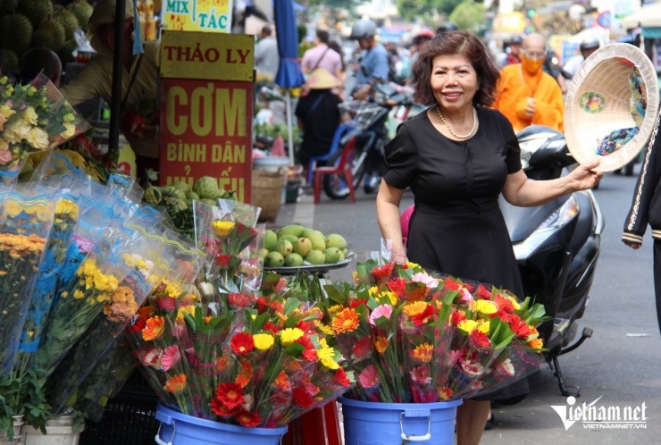 Rực sắc bánh 'tài lộc' ở chợ người Hoa TPHCM ngày vía Thần Tài - 14