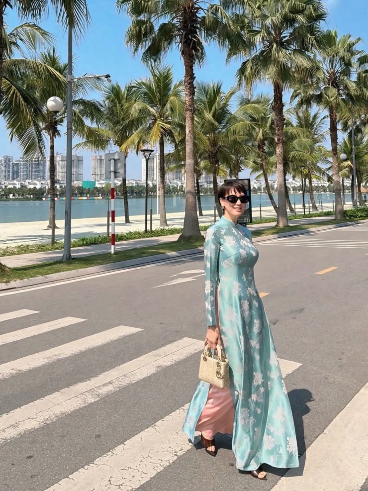 Ảnh sao 26/2: Bạn gái thiếu gia Đức Phạm khoe body bốc lửa - 7