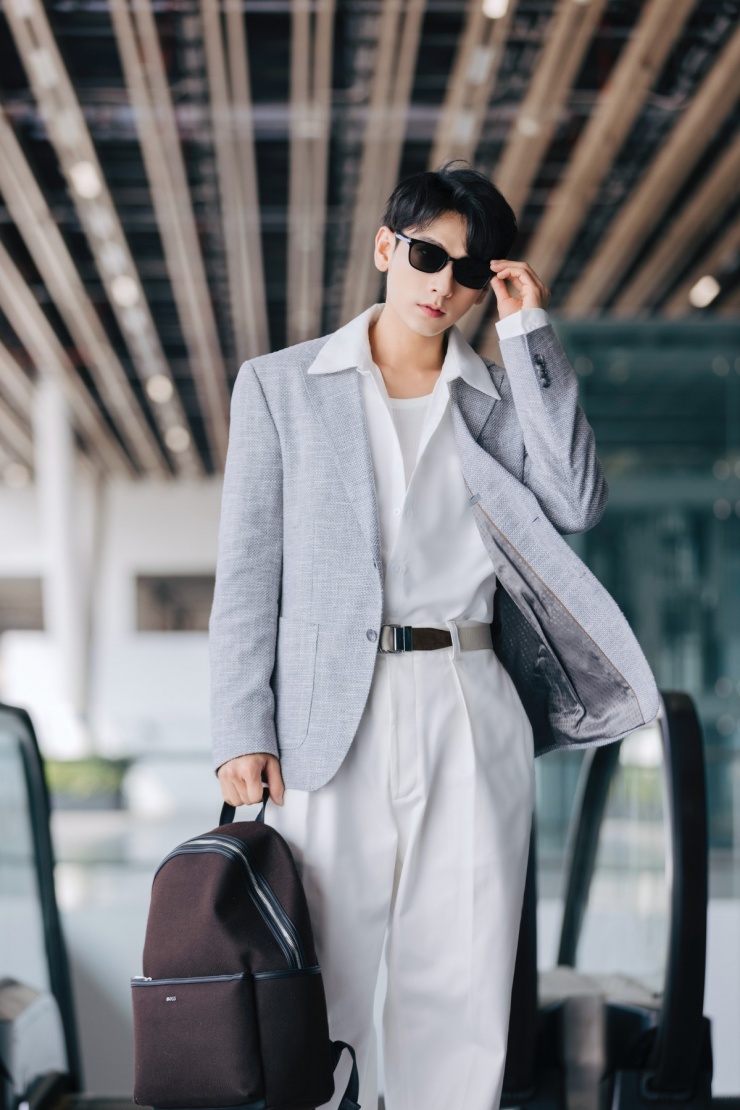 Isaac diện 'cây' đồ bảnh bao lên đường dự Milan Fashion Week - 4