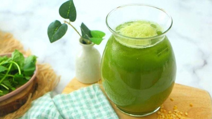 Bất kể khi nào cơ thể cảm thấy nóng bức, món rau má đậu xanh sẽ lập tức đánh tan ngay những điều bực bội ấy đi. Chỉ từ rau má, đậu xanh và sữa đặc mà ly rau má thanh mát đã khiến bao người say đắm.
