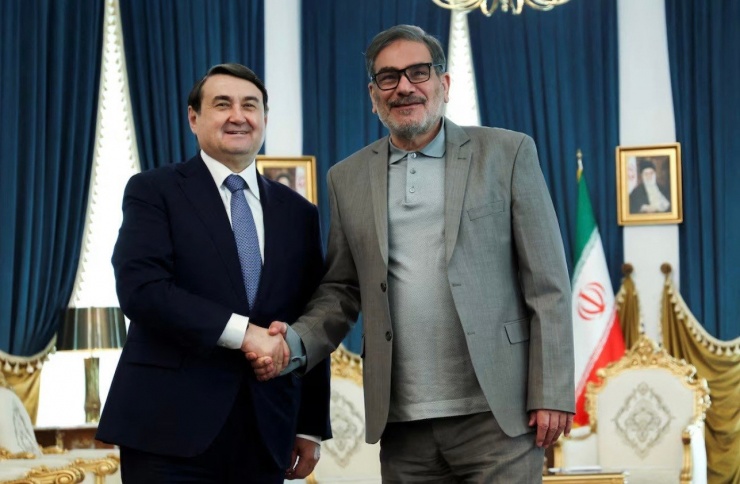 Thư ký Hội đồng An ninh Quốc gia Tối cao Iran Ali Shamkhani (phải) gặp Trợ lý Tổng thống Nga Igor Levitin tại Tehran năm 2023. (Ảnh: WANA)