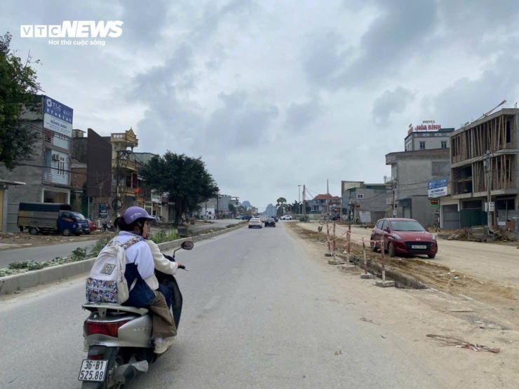 Dự án hơn 1000 tỷ đồng ở Thanh Hoá không rào chắn, người dân nơm nớp lo tai nạn - 1