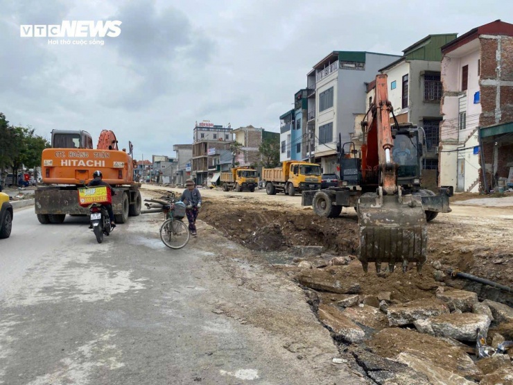 Dự án hơn 1000 tỷ đồng ở Thanh Hoá không rào chắn, người dân nơm nớp lo tai nạn - 4