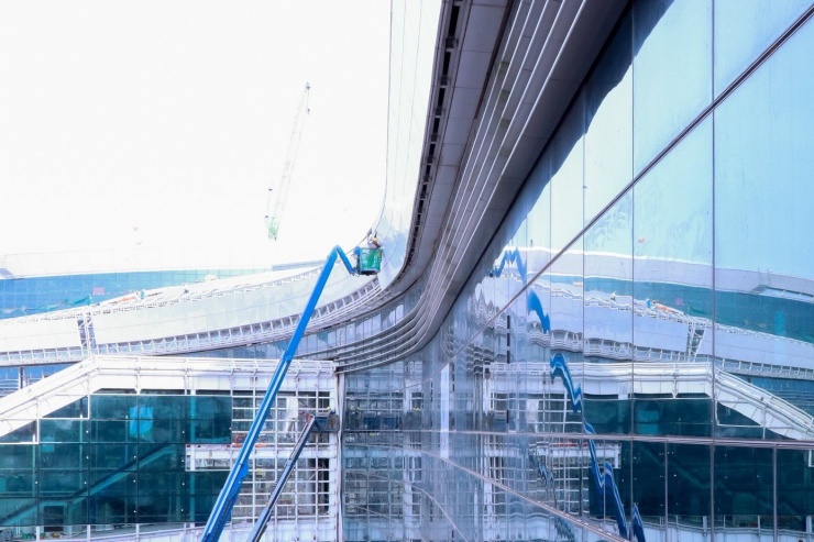 Diện tích đất của dự án là 5.000 ha, trong đó, diện tích đất xây dựng kết cấu hạ tầng cảng hàng không là 2.750 ha, diện tích đất cho quốc phòng là 1.050 ha, diện tích đất dành cho hạng mục phụ trợ và công nghiệp hàng không, các công trình thương mại khác là 1.200 ha.