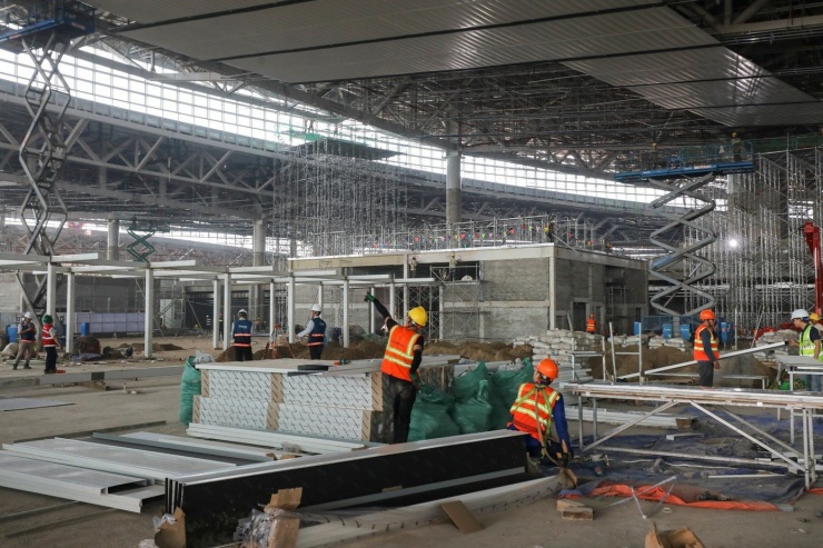 Dự án thành phần 4 là các công trình khác, hiện nay có 7 công trình gồm các công trình dịch vụ cung cấp suất ăn hàng không, kỹ thuật thương mại mặt đất, các hangar (khu bảo dưỡng tàu bay) đang được triển khai thi công. Các công trình này dự kiến sẽ hoàn thành trong tháng 6/2026.