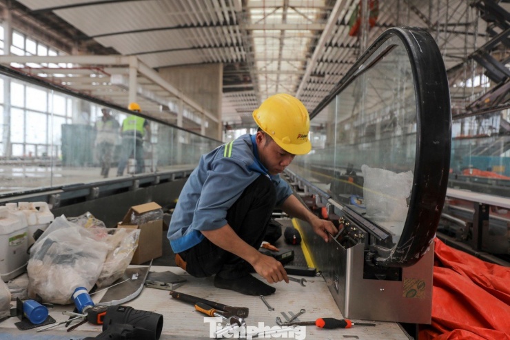 Riêng dự án thành phần 3 là các công trình thiết yếu trong sân bay do ACV làm chủ đầu tư, đã thi công hoàn thành 3/15 gói thầu. Với 12 gói thầu còn lại đang thi công, theo đánh giá của Bộ Xây dựng, có 10 gói thầu có thể đảm bảo tiến độ hoàn thành đưa vào khai thác sử dụng trong tháng 6/2026.