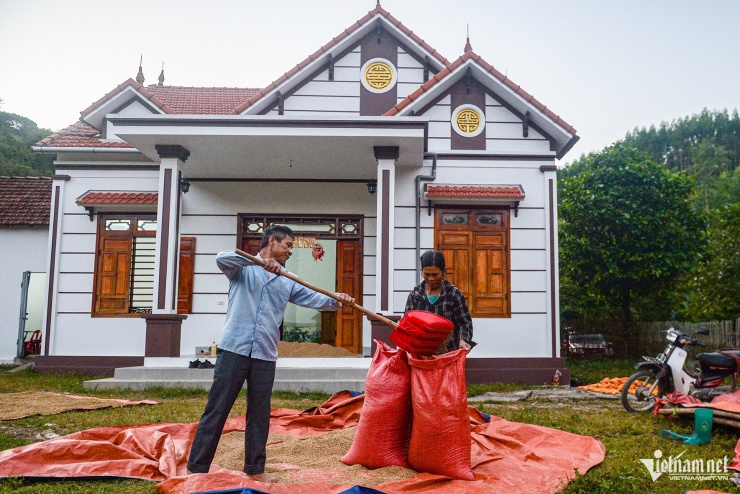 Căn nhà khang trang của ông Thơ sau nhiều năm chăm chỉ nuôi ngựa bạch. Ảnh: Vũ Hải