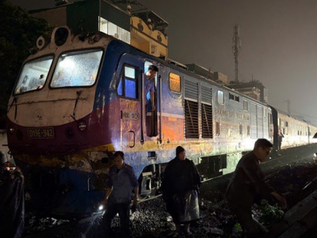 Cục CSGT cảnh báo gì sau vụ tàu SE va chạm với xe tải tại Ngọc Hồi gây chết người?