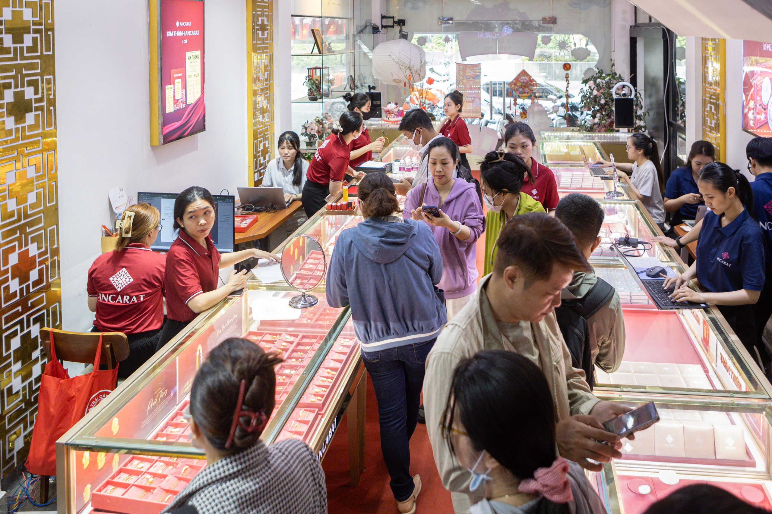 Ancarat cho biết với sản phẩm Thần Tài Vạn Phúc sẽ được công ty sản xuất định kỳ nhằm phục vụ ngày vía Thần Tài (mùng 10) hằng tháng.