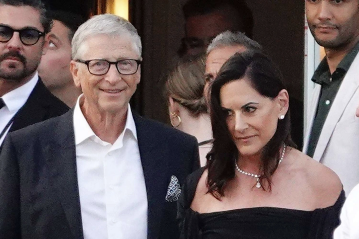 Tỷ phú Bill Gates và bạn gái. (Ảnh: DM)