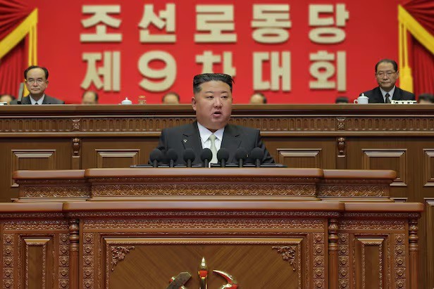 Nhà lãnh đạo Triều Tiên Kim Jong-un đọc bài phát biểu khai mạc tại Đại hội Đảng Lao động lần thứ IX, khai mạc vào ngày 19-2 tại Bình Nhưỡng. Ảnh: Rodong Sinmun News1