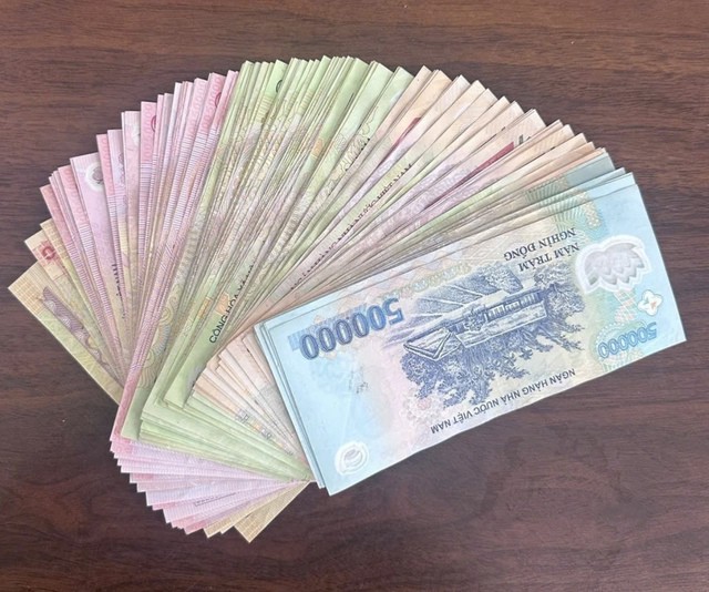 Số tiền trong sự việc. Ảnh: Công an TP Đà Nẵng