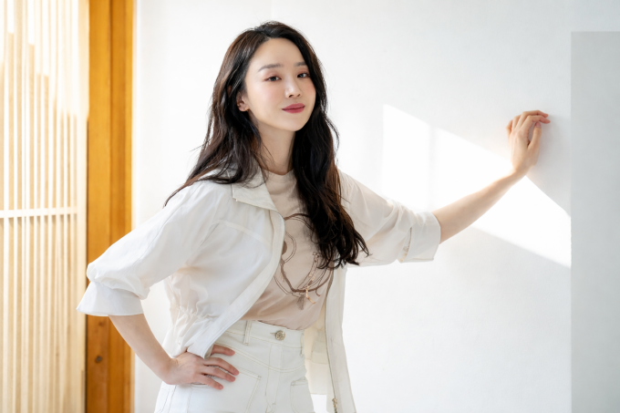 Shin Hye Sun được mệnh danh là 'đóa hoa nở muộn' của làng giải trí Hàn Quốc. Ảnh: Instagram shin_sun831