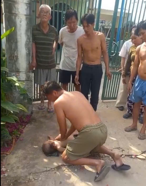 Cứu sống bé trai rơi xuống hầm chứa nước thải chăn nuôi heo