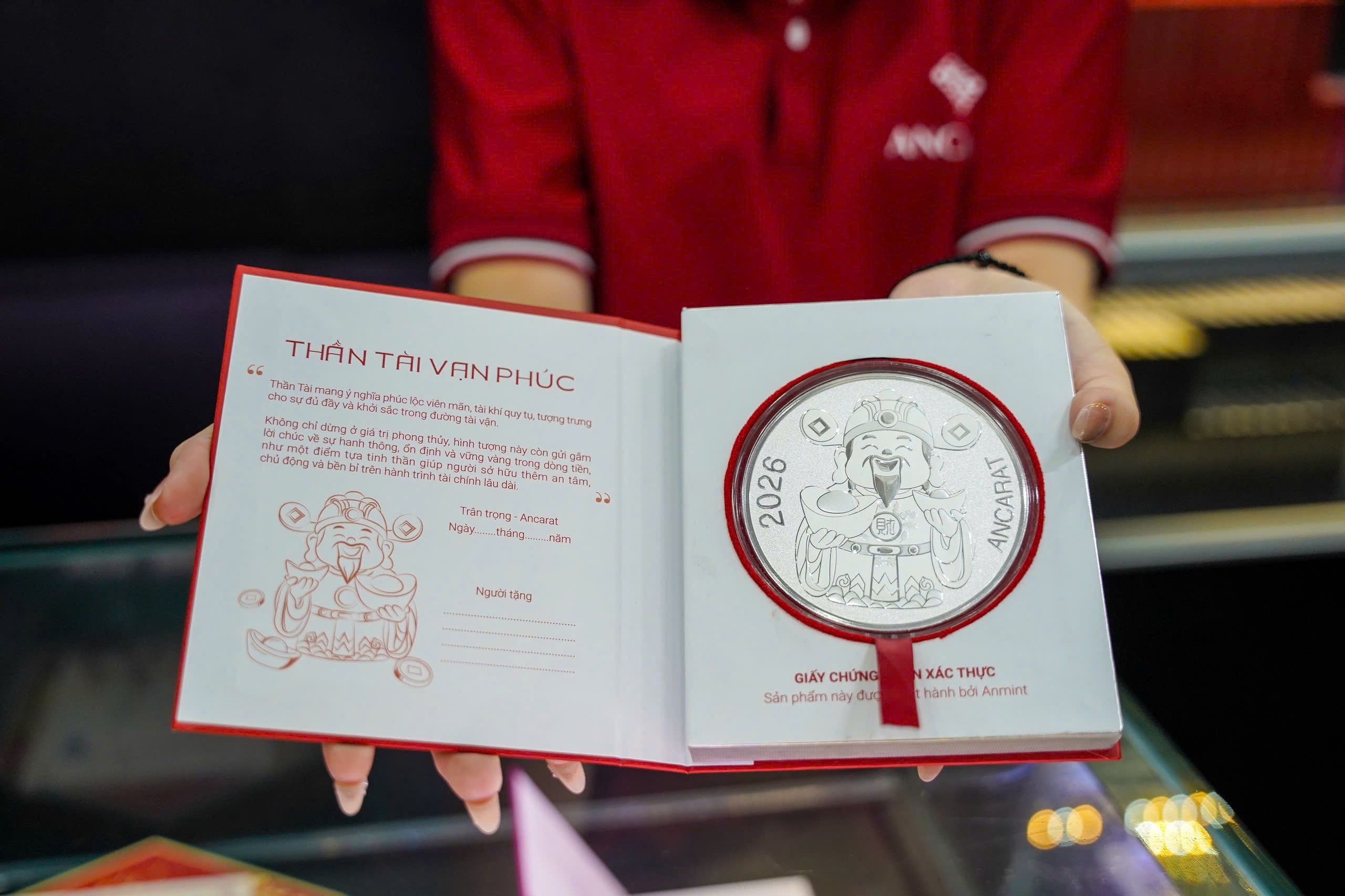 Ancarat cho biết với sản phẩm Thần Tài Vạn Phúc sẽ được công ty sản xuất định kỳ nhằm phục vụ ngày vía Thần Tài (mùng 10) hằng tháng.