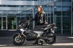 Xe tay ga 175cc mới đẹp lấn át Air Blade và Vario, có màn TFT "khủng"