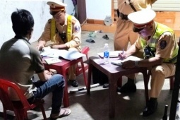 Xe 25 chỗ chở 61 người, tài xế và chủ xe bị phạt hơn 200 triệu