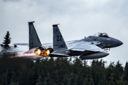 Mỹ bắt cựu phi công Không quân, cáo buộc huấn luyện cho quân đội Trung Quốc