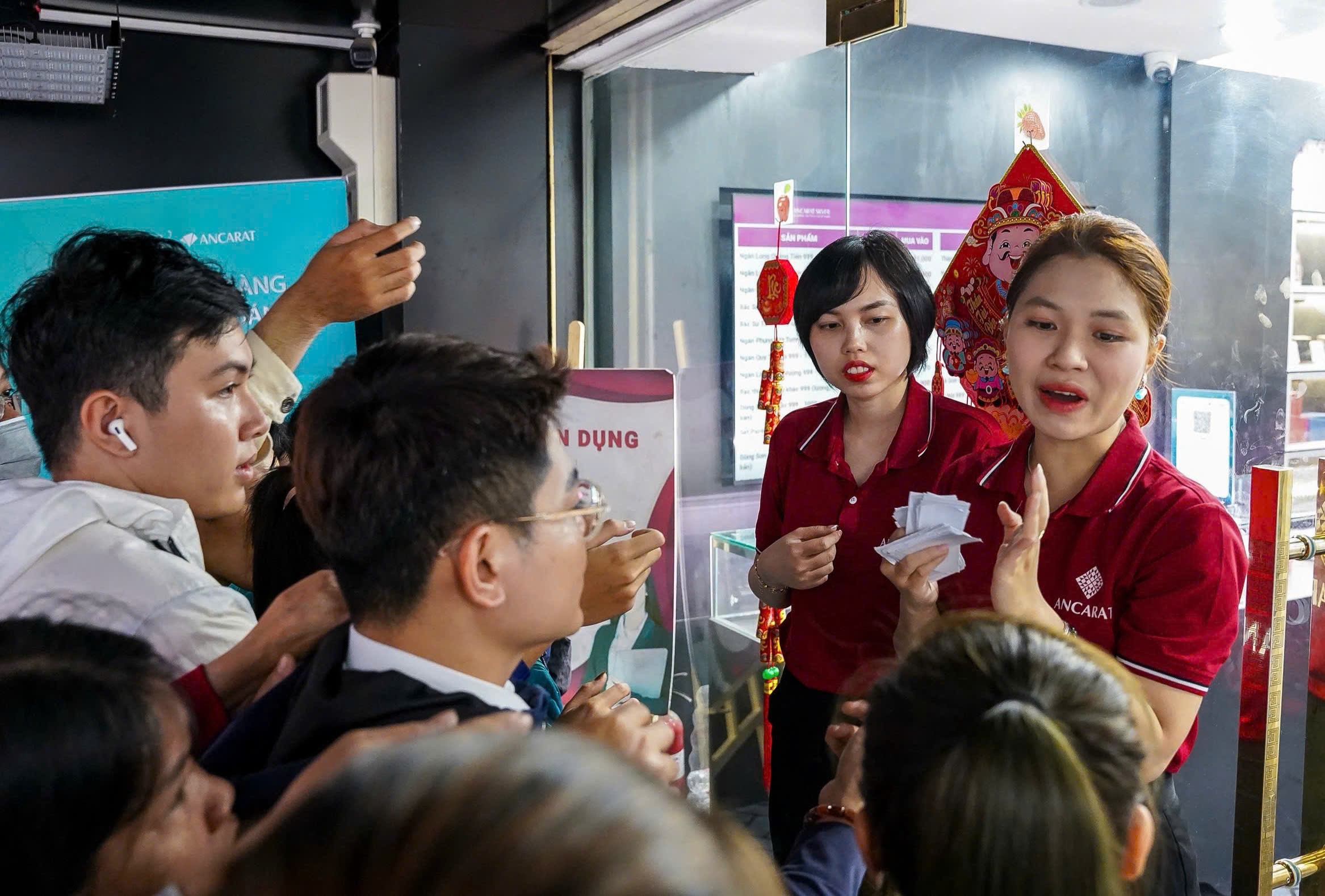 Ancarat cho biết với sản phẩm Thần Tài Vạn Phúc sẽ được công ty sản xuất định kỳ nhằm phục vụ ngày vía Thần Tài (mùng 10) hằng tháng.