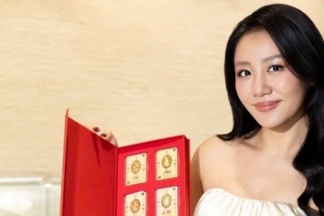 Văn Mai Hương mua vàng hình ngựa, Quách Thành Danh được vợ tặng quà ngày Thần Tài