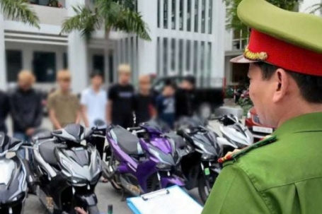 Khởi tố nhóm thanh thiếu niên mang dao tự chế dài 1 mét gây náo loạn đường phố đêm mùng 1 Tết