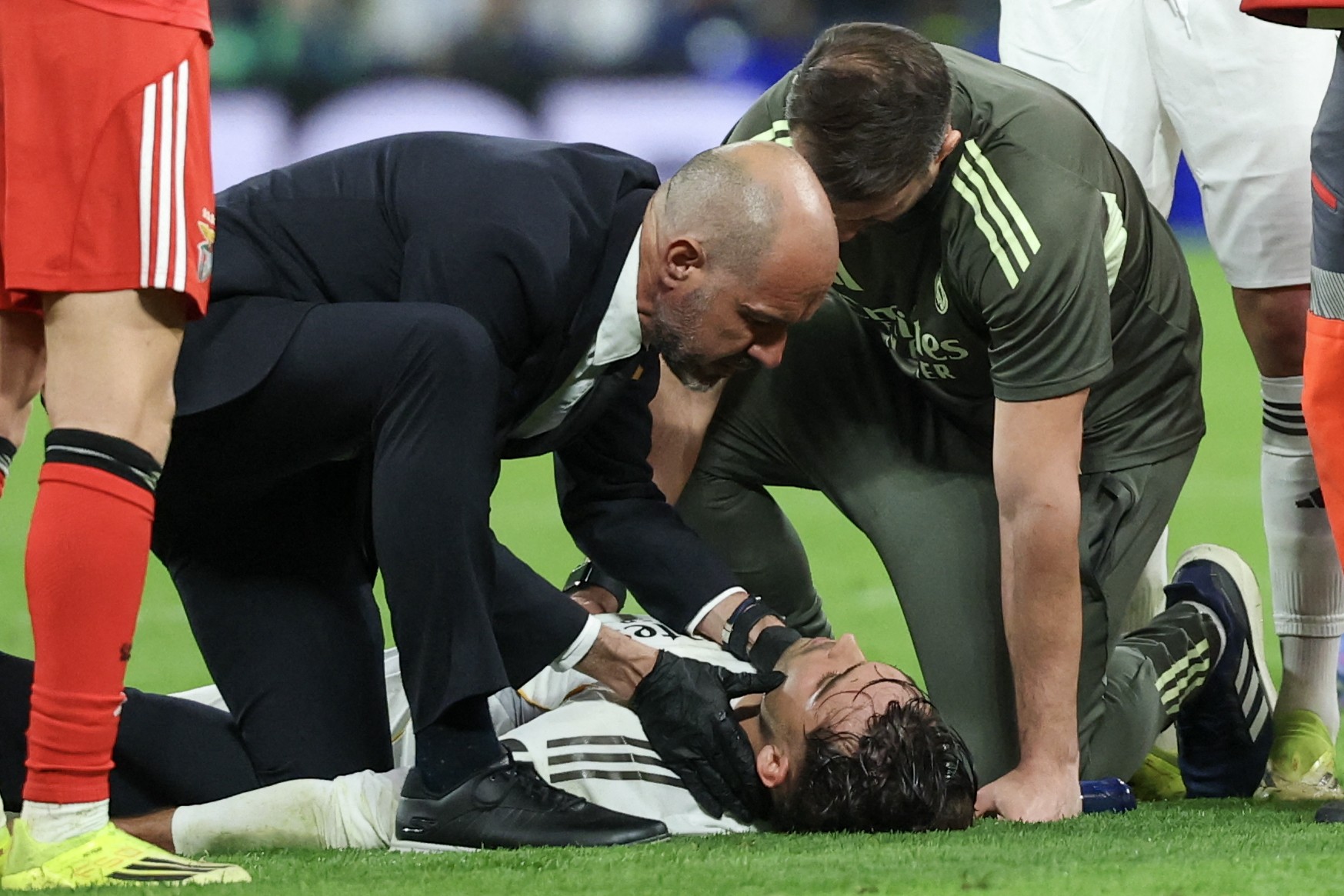 Asencio phải nhập viện sau pha tiếp đất không như ý