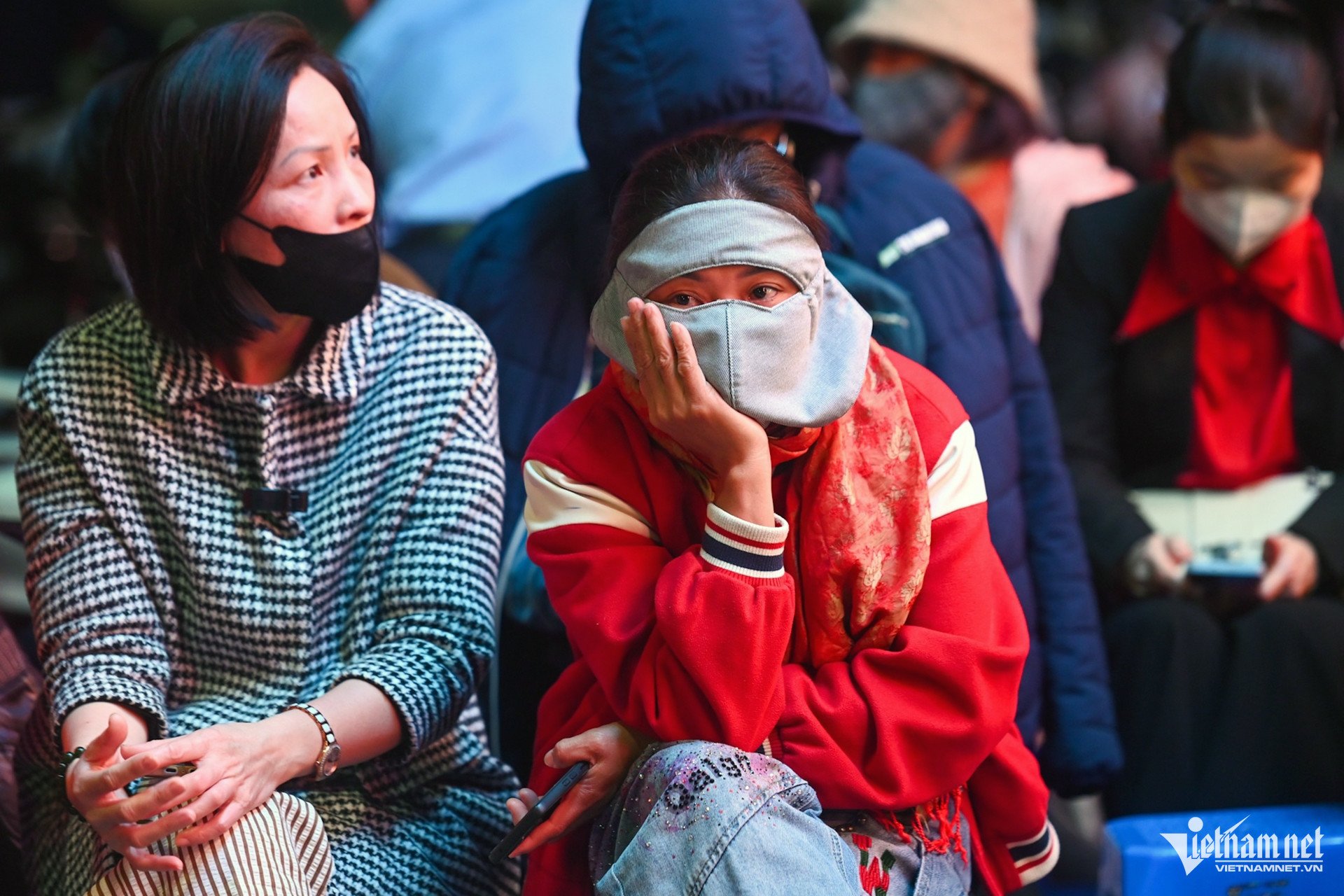 Tiệm vàng 'phá lệ', máy tự động giúp khách mua trong 15 phút - 2