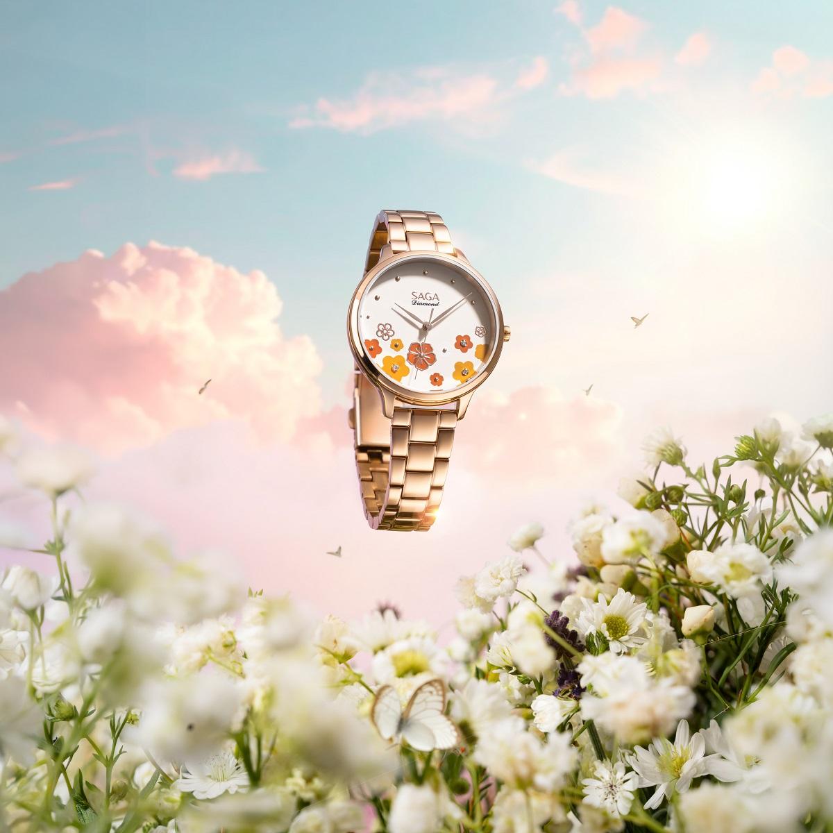 Phiên bản gồm nhiều bông hoa trà xinh xắn, đính 3 viên kim cương