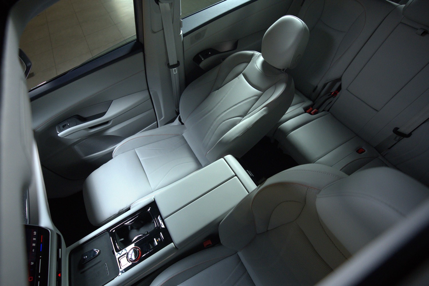 Điểm nhấn nội thất là ghế hạng thương gia cao cấp QUEEN SEAT duy nhất trong phân khúc.