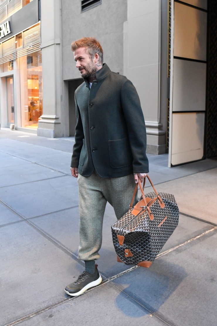 Ngoài Hermes và Louis Vuitton, David Beckham còn sắm nhiều chiếc của Goyard, trong đó có Bowling 55. Trên sàn đồ cũ StockX, một chiếc như vậy được bán với giá 6.499 USD (gần 170 triệu đồng). Theo Vogue, túi Goyard đã trở thành món đồ được giới thượng lưu săn lùng, quý giá không kém Hermès Birkin. Ảnh: GC Images