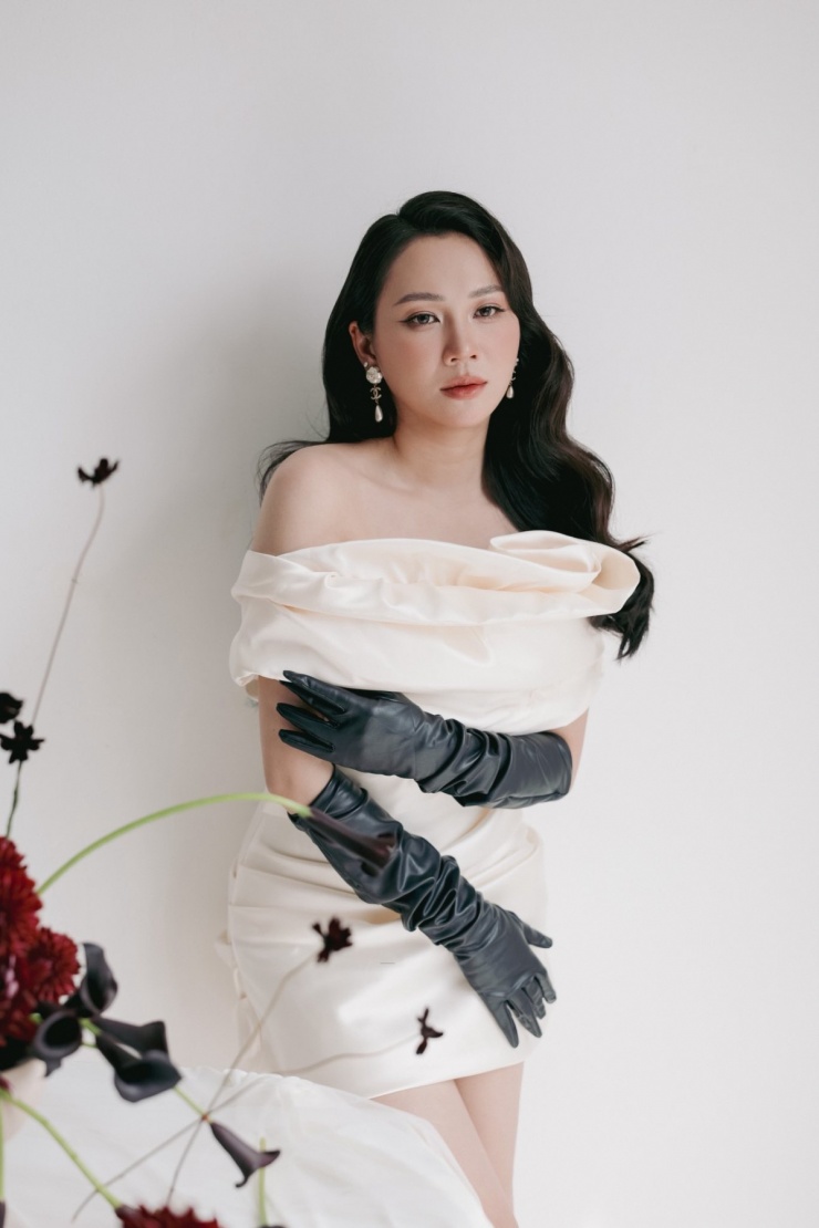 Ảnh sao 27/2: Siêu mẫu Ngọc Thạch khoe nhan sắc tuổi 35 - 1