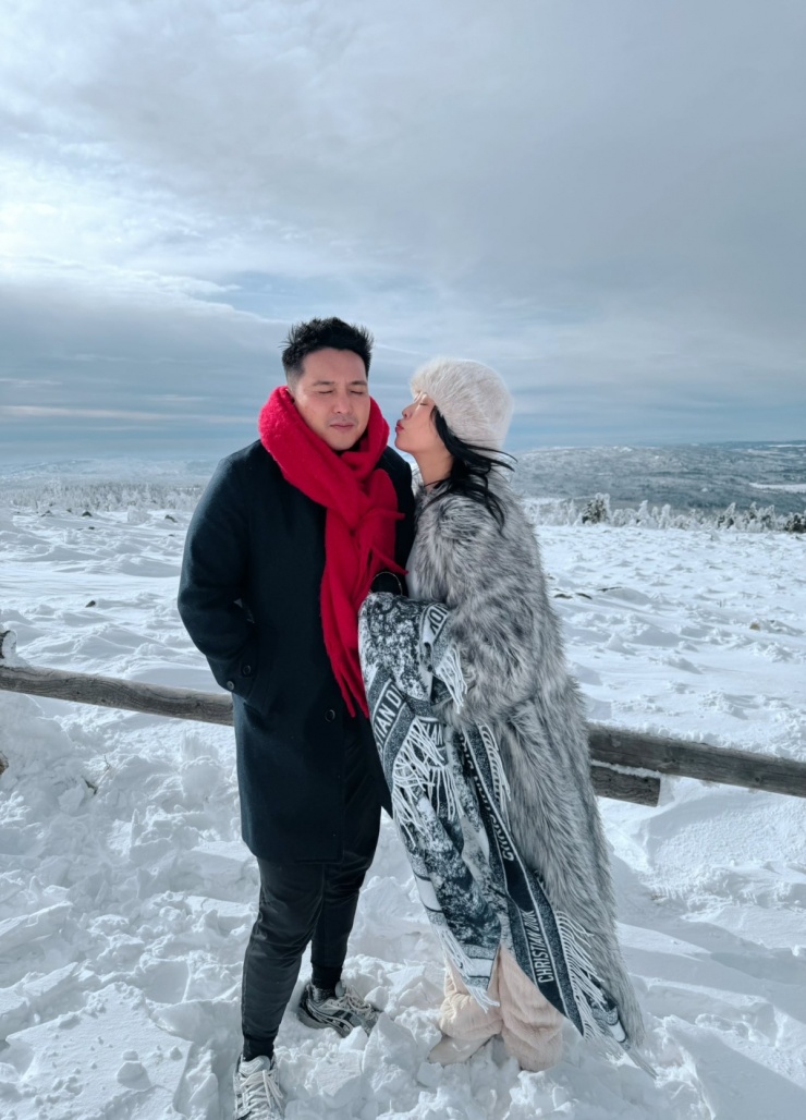 Ảnh sao 27/2: Siêu mẫu Ngọc Thạch khoe nhan sắc tuổi 35 - 2