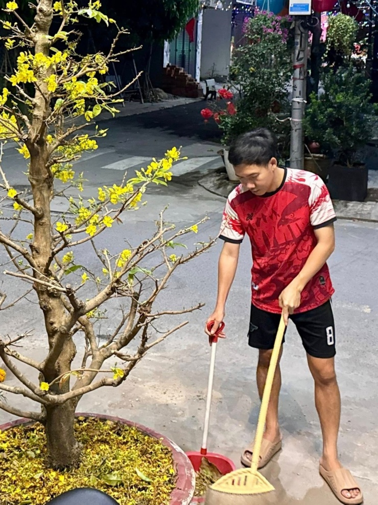 Ảnh sao 27/2: Siêu mẫu Ngọc Thạch khoe nhan sắc tuổi 35 - 9